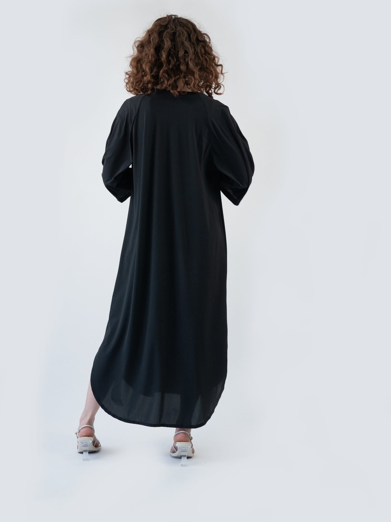שמלת קימונו שחורה — תמונה 7 מתוך 9