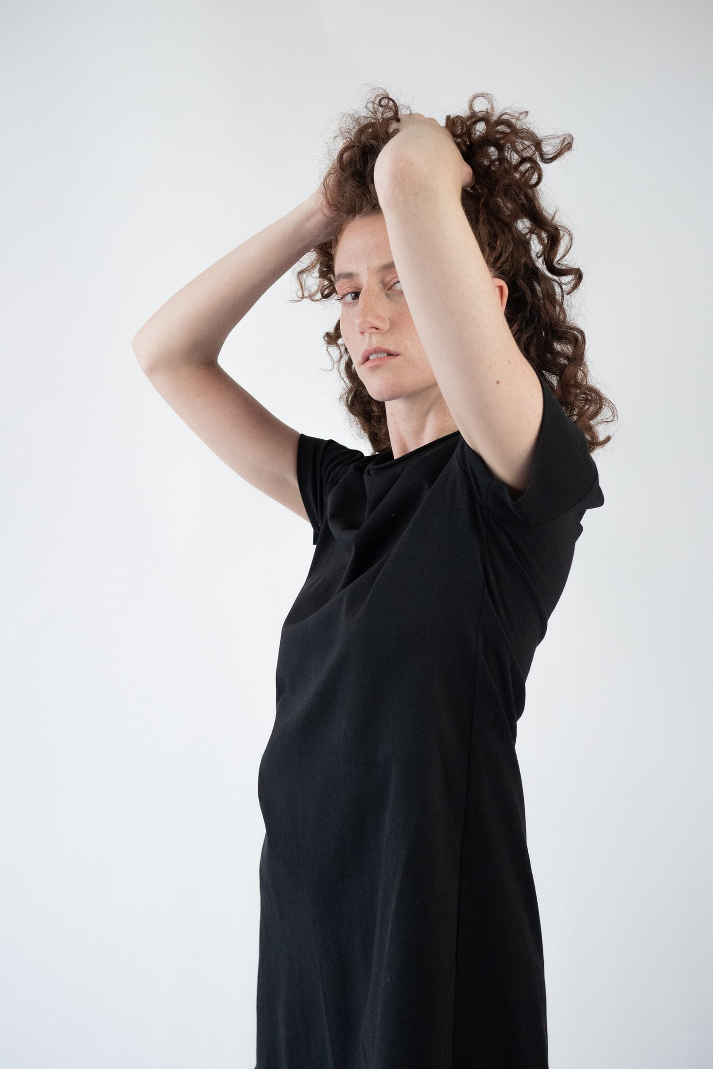 שמלת מיני קיצית — תמונה 3 מתוך 6